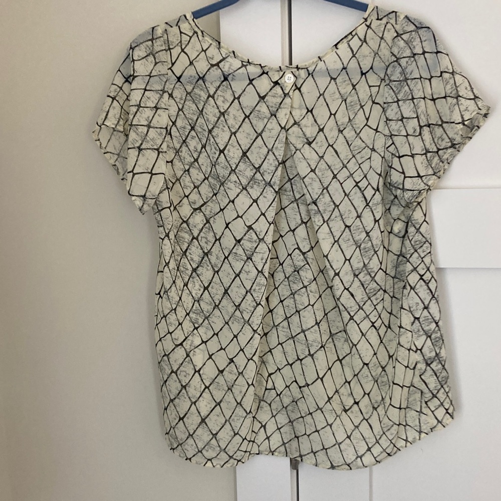 Olive & Oak Cream Short Sleeve Blouse - Picture 5 of 7